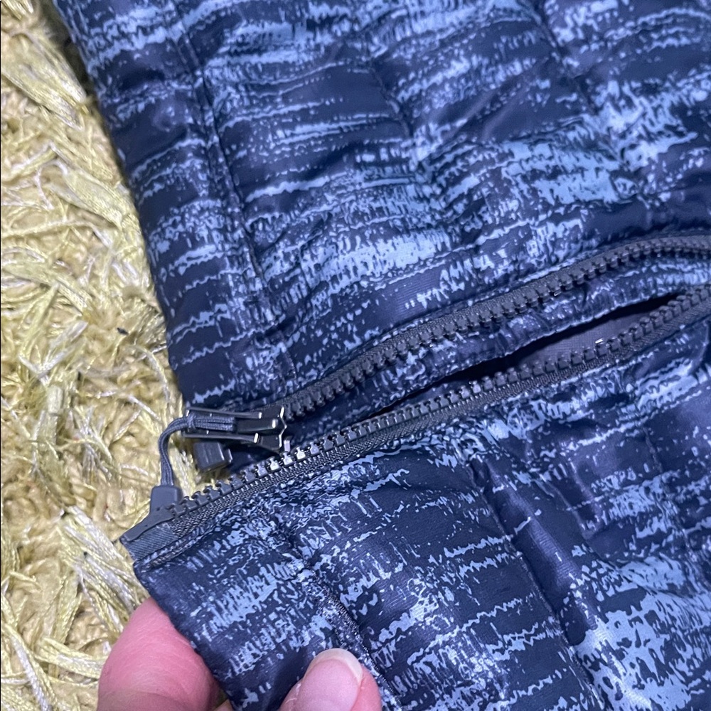 Patagonia Navy and Light Gray Puffer Jacket - Picture 6 of 11
